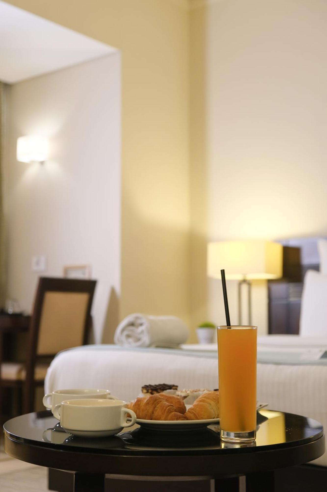 The Parisian Hotel Beirut Eksteriør bilde