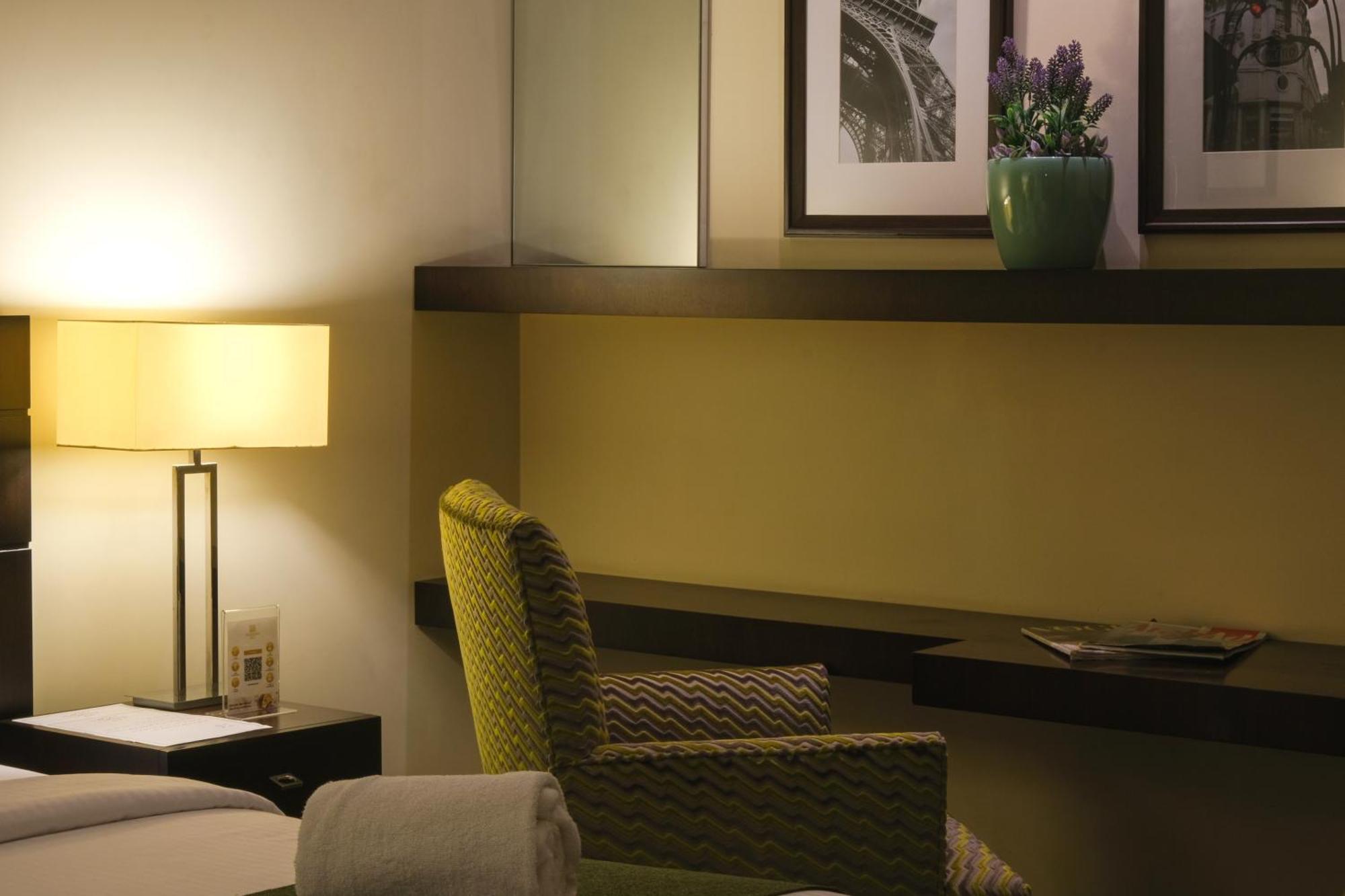 The Parisian Hotel Beirut Eksteriør bilde